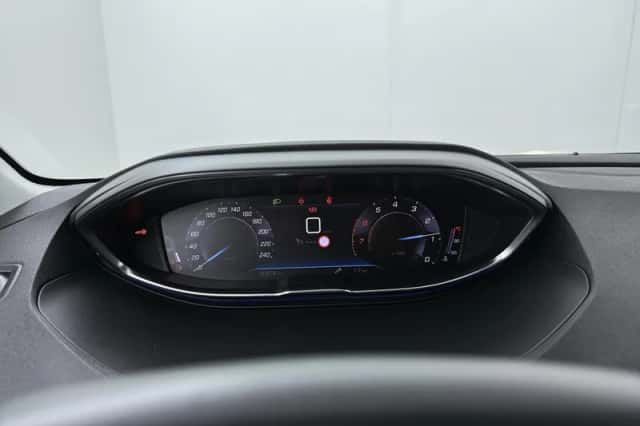 Peugeot 3008 (2021) thumbnail 6
