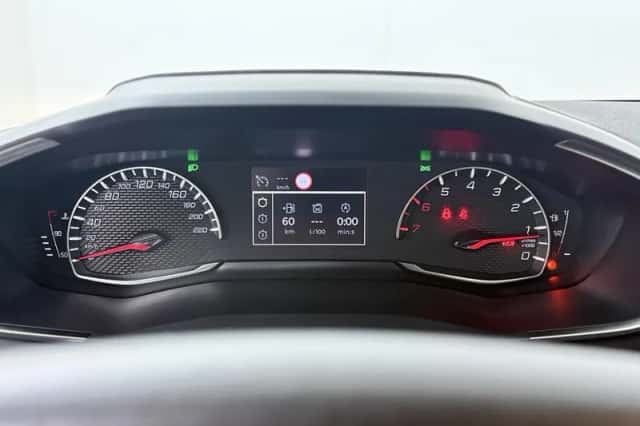 Peugeot 208 (2022) thumbnail 6