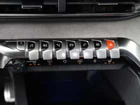 Peugeot 3008 (2023) thumbnail 7