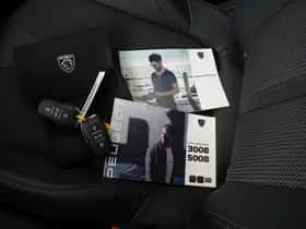 Peugeot 3008 (2023) thumbnail 10