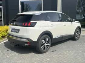 Peugeot 3008 (2018) thumbnail 2