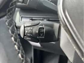 Peugeot 3008 (2018) thumbnail 11