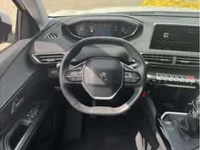 Peugeot 3008 (2018) thumbnail 3