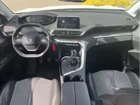 Peugeot 3008 (2018) thumbnail 23