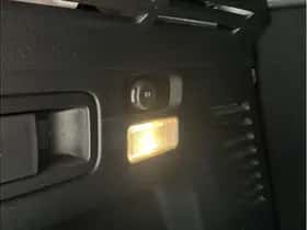 Peugeot 3008 (2018) thumbnail 31