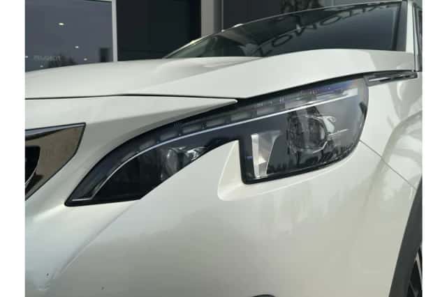 Peugeot 3008 (2018) thumbnail 6