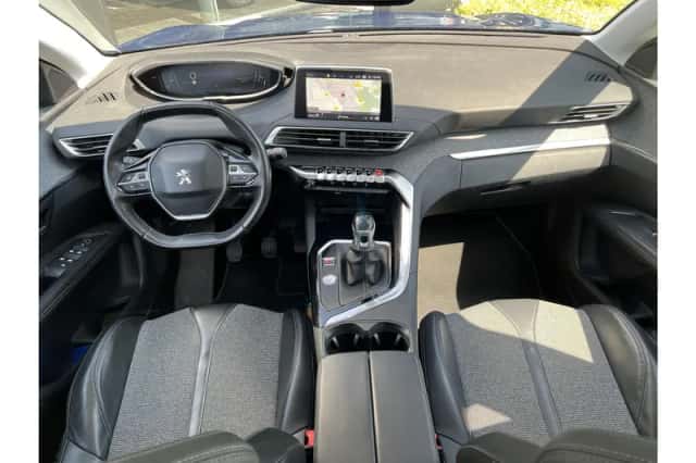 Peugeot 3008 (2017) thumbnail 3