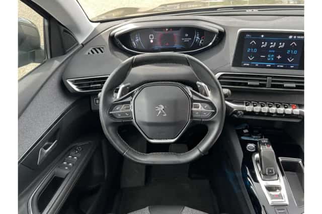 Peugeot 3008 (2021) thumbnail 3