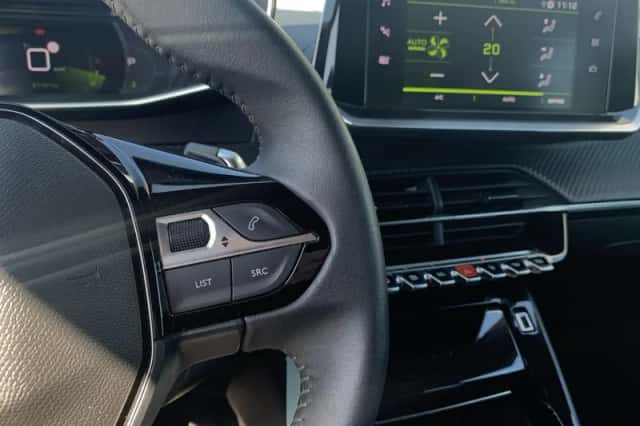 Peugeot 2008 (2023) thumbnail 11