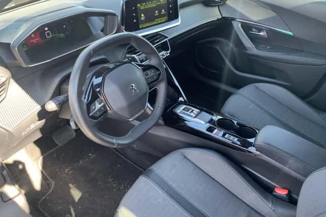 Peugeot 2008 (2023) thumbnail 3