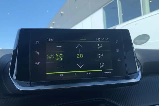 Peugeot 2008 (2023) thumbnail 7