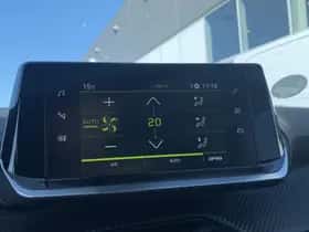 Peugeot 2008 (2023) thumbnail 7