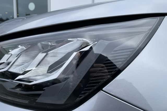 Peugeot e-2008 (2021) thumbnail 3