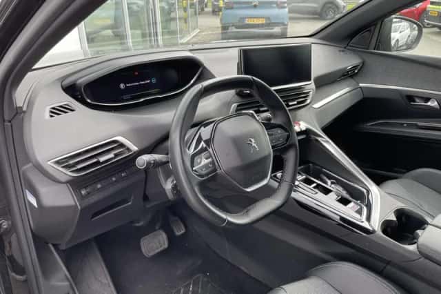 Peugeot 3008 (2023) thumbnail 4