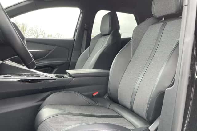 Peugeot 3008 (2023) thumbnail 5