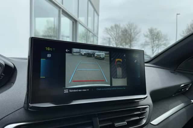 Peugeot 3008 (2023) thumbnail 6