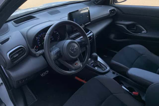 Toyota Yaris Cross (2024) thumbnail 3