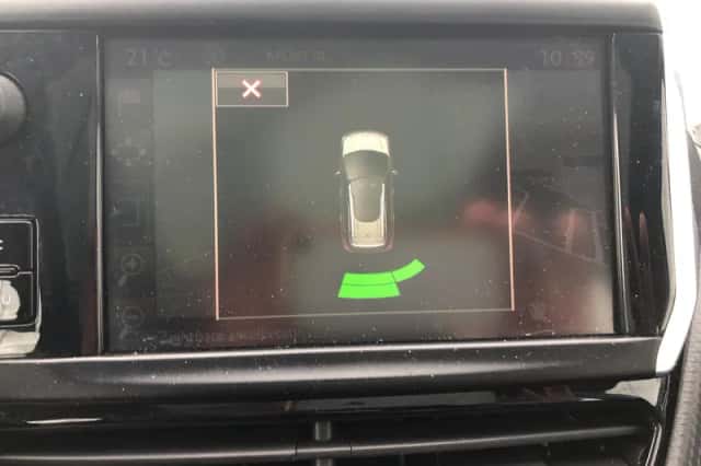 Peugeot 2008 (2016) thumbnail 6