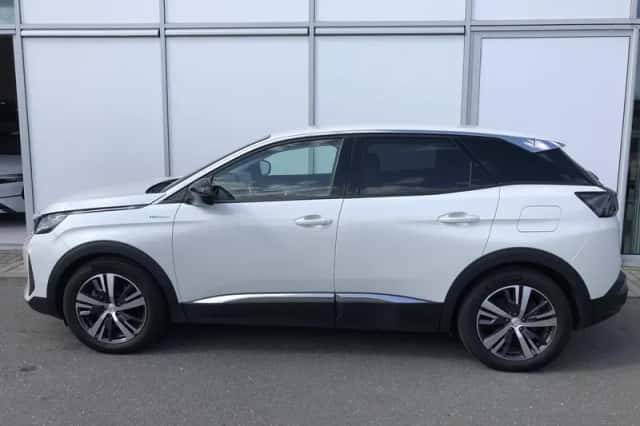 Peugeot 3008 (2022) thumbnail 3