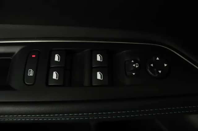 Peugeot 3008 (2022) thumbnail 25