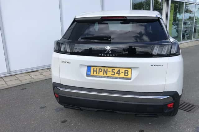 Peugeot 3008 (2022) thumbnail 6