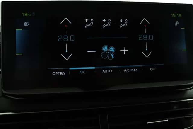 Peugeot 3008 (2022) thumbnail 6