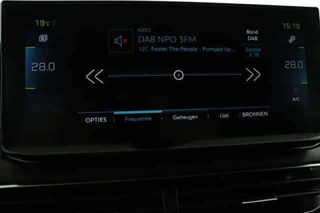 Peugeot 3008 (2022) thumbnail 7
