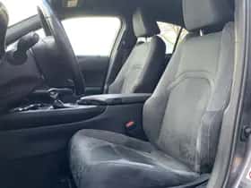 Lexus UX (2019) thumbnail 4