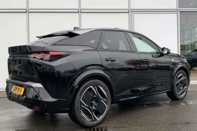 Peugeot e-3008 (2025) thumbnail 2