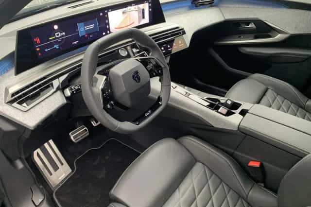 Peugeot e-3008 (2025) thumbnail 3