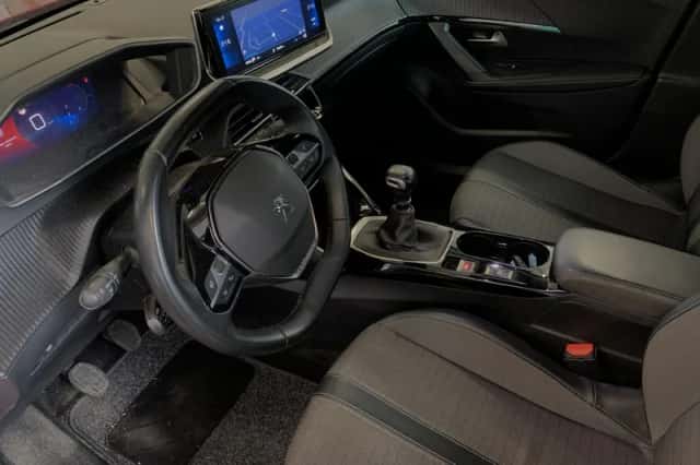 Peugeot 2008 (2021) thumbnail 3