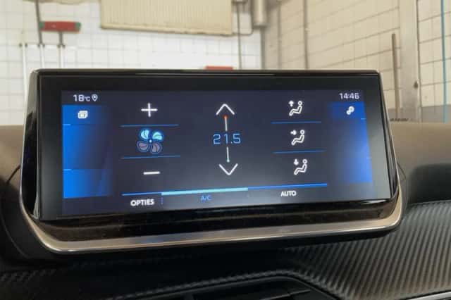 Peugeot 2008 (2021) thumbnail 5