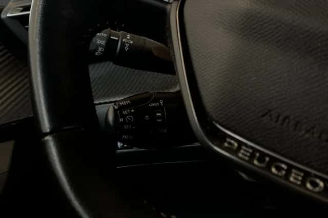 Peugeot 2008 (2021) thumbnail 8
