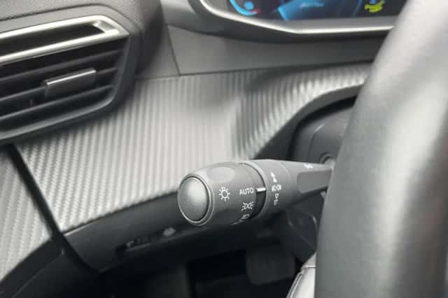Peugeot e-2008 (2021) thumbnail 16