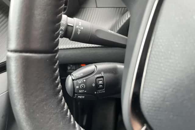 Peugeot e-2008 (2021) thumbnail 18