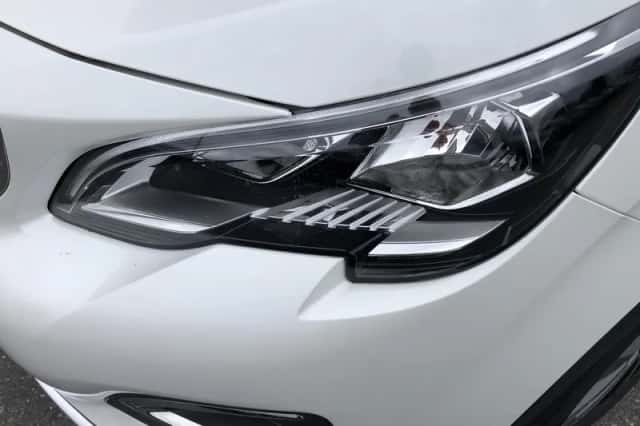 Peugeot 3008 (2019) thumbnail 2