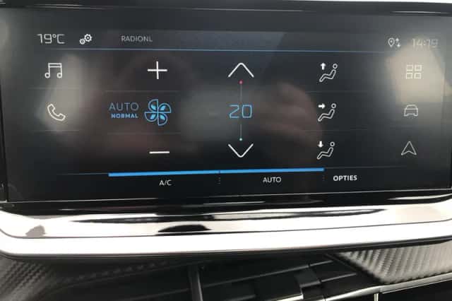 Peugeot 2008 (2025) thumbnail 4
