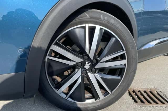 Peugeot 5008 (2021) thumbnail 2