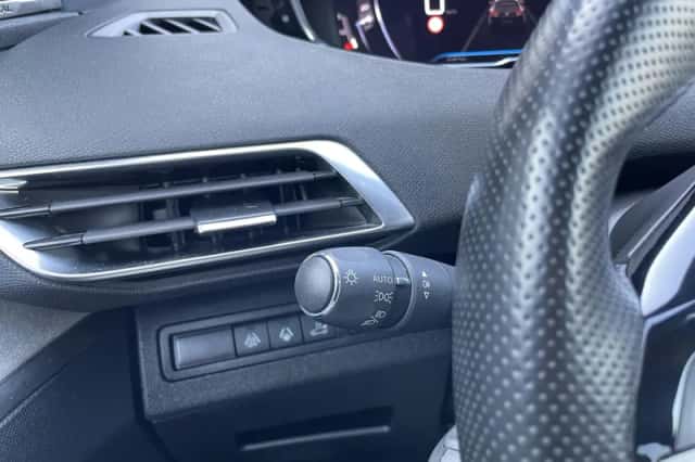 Peugeot 5008 (2021) thumbnail 12