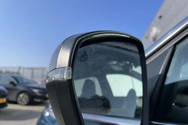 Peugeot 5008 (2021) thumbnail 6