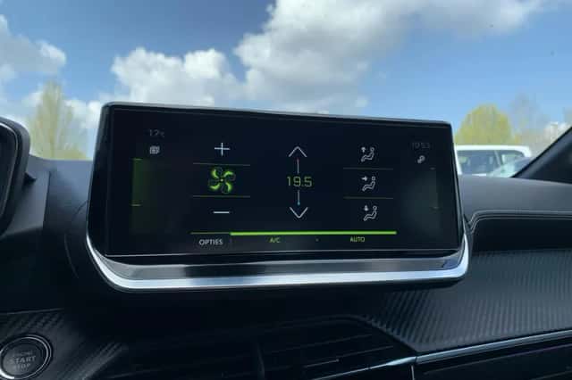 Peugeot 208 (2021) thumbnail 11