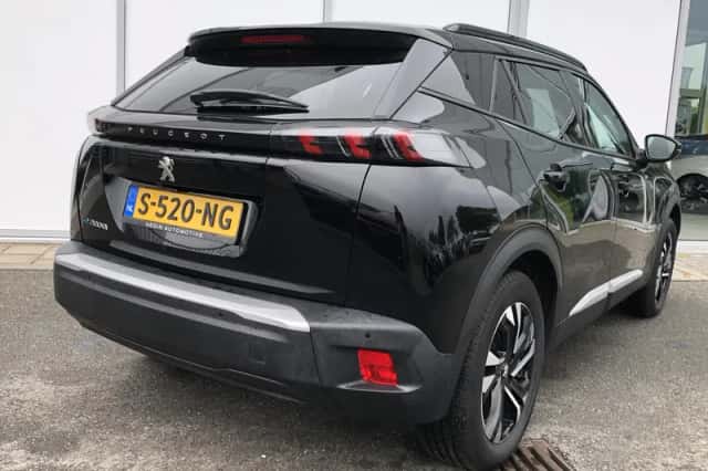 Peugeot e-2008 (2022) thumbnail 4