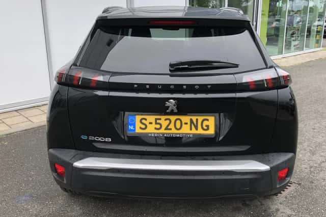 Peugeot e-2008 (2022) thumbnail 5
