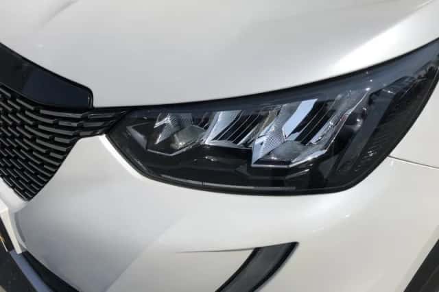 Peugeot 2008 (2023) thumbnail 2