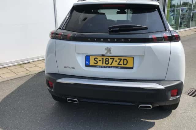 Peugeot 2008 (2023) thumbnail 6