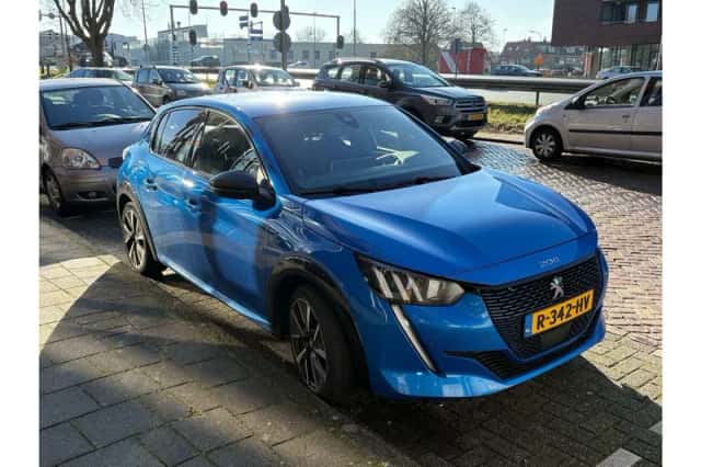 Peugeot e-208 (2020) thumbnail 2