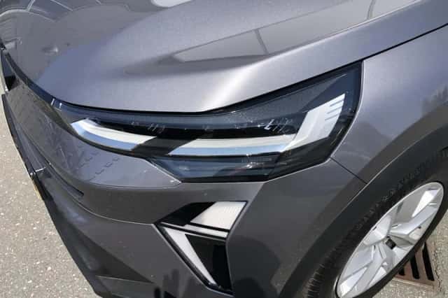 Renault Captur (2025) thumbnail 2