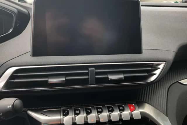 Peugeot 3008 (2021) thumbnail 17