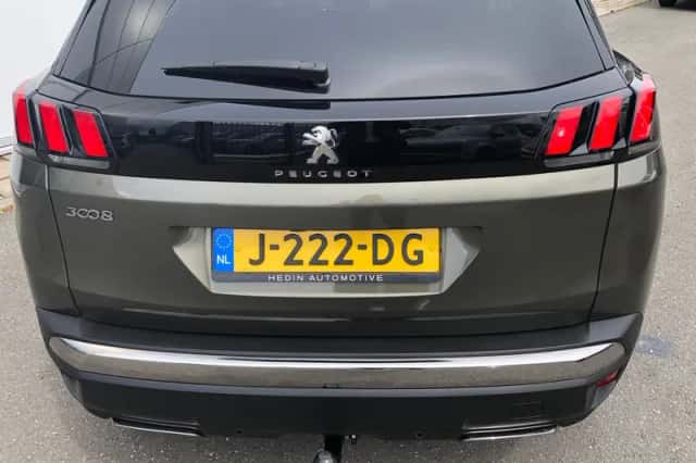 Peugeot 3008 (2021) thumbnail 4