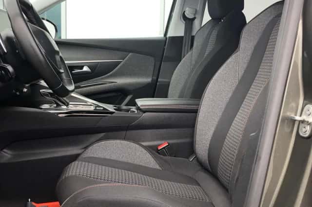 Peugeot 3008 (2021) thumbnail 6